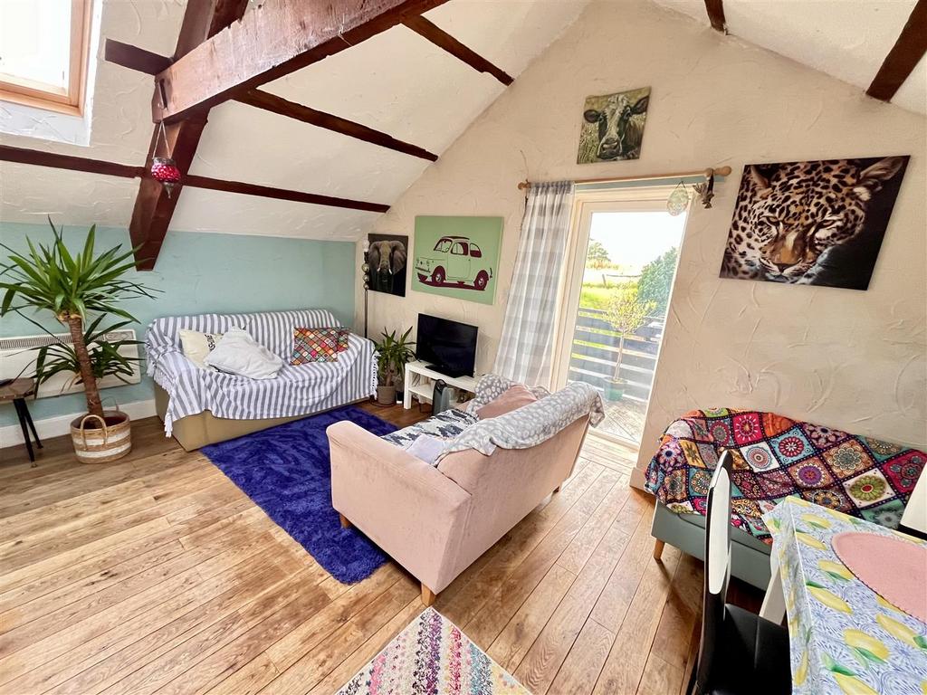 First floor open-plan accommodation