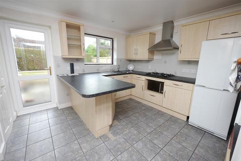 3 bedroom detached bungalow to rent, Wimblestraw Road, Berinsfield OX10