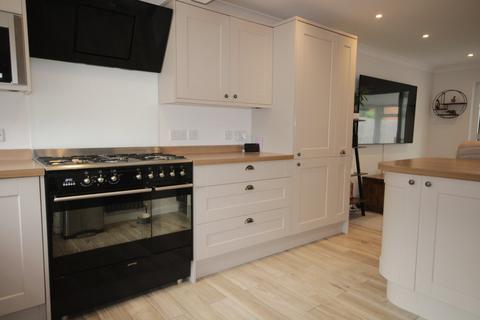 14 Cropper Close, Thatcham, RG19 4WE
