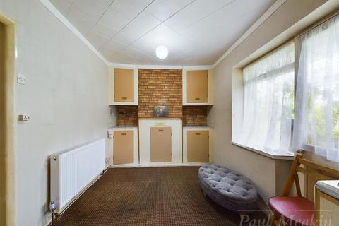 42 Overbury Crescent, New Addington, Croydon, CR0 0LN