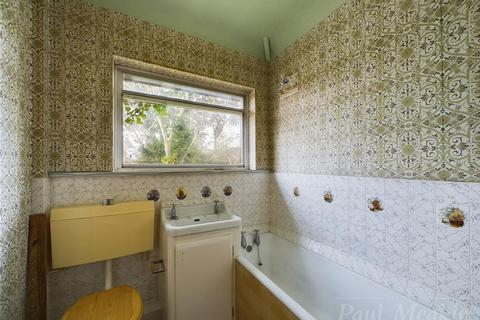 42 Overbury Crescent, New Addington, Croydon, CR0 0LN