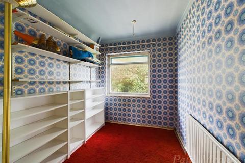 42 Overbury Crescent, New Addington, Croydon, CR0 0LN