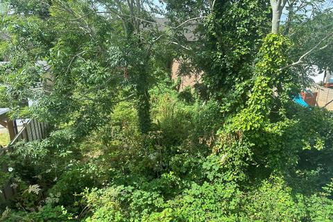 42 Overbury Crescent, New Addington, Croydon, CR0 0LN