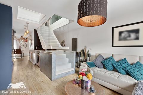 8 Brickcroft Hoppit, Newhall, Harlow, CM17 9FJ