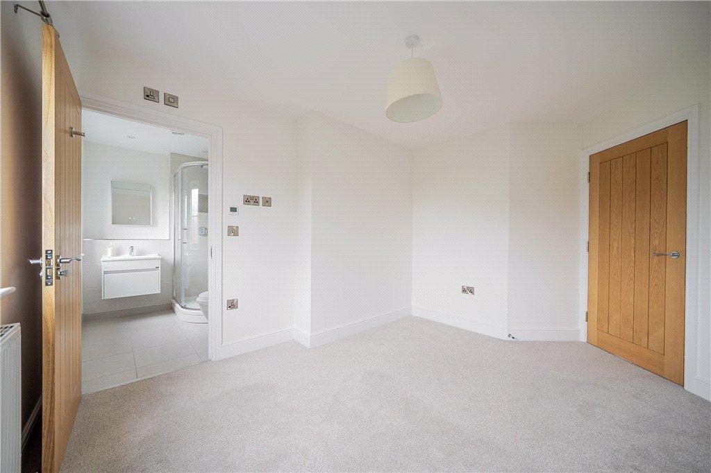 Master Bed/Ensuite