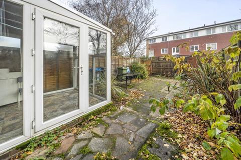 30 Earle Gardens, Kingston Upon Thames, KT2 5TB