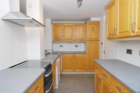 30 Earle Gardens, Kingston Upon Thames, KT2 5TB