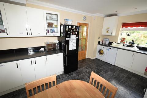 3 bedroom house for sale, Beverley Avenue, Canvey Island SS8