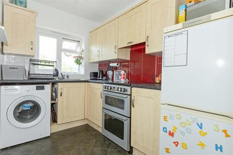 2 bedroom flat for sale, Mardale Road, Worthing