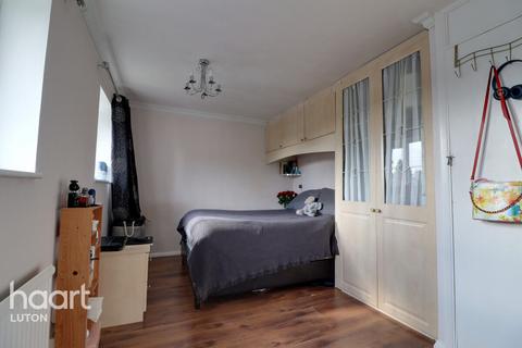 4 bedroom semi-detached house for sale, Dewsbury Road, Luton