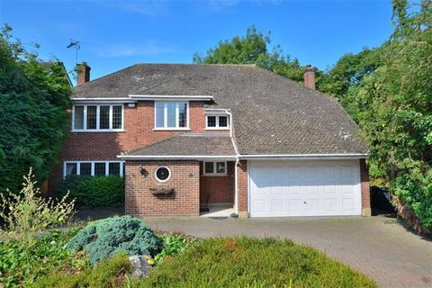 4 bedroom detached house to rent, Garden Way, Loughton, IG10