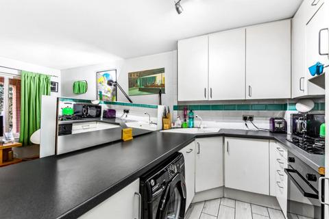 4 Ambleside Walk, Uxbridge, UB8 1XE
