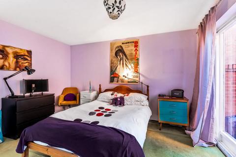 4 Ambleside Walk, Uxbridge, UB8 1XE