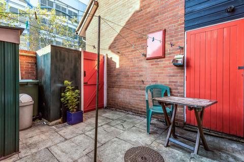 4 Ambleside Walk, Uxbridge, UB8 1XE