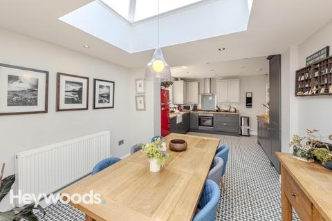 83 Abbots Way, Newcastle, ST5 3QX