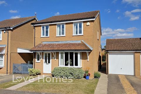 4 bedroom detached house for sale, Truro Gardens, Flitwick