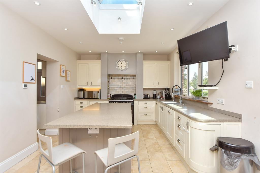 Kitchen/ Breakfast Area