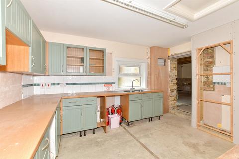 3 bedroom ground floor flat for sale, Cheriton Road, Folkestone, Kent