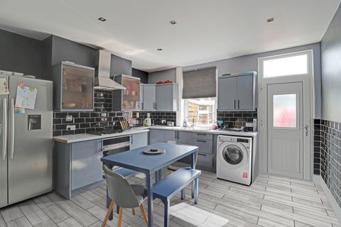 52 Coach Road, Wakefield, WF1 3EX