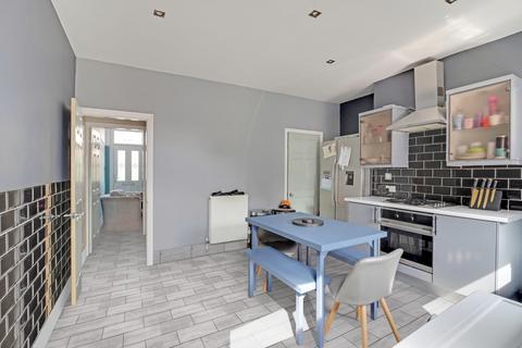 52 Coach Road, Wakefield, WF1 3EX