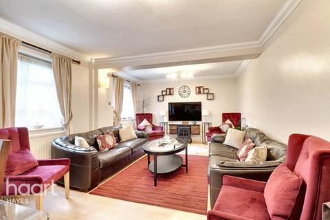 3 bedroom flat for sale, Radcliffe Way, NORTHOLT