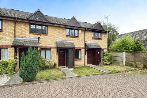 2 bedroom terraced house to rent, Bishops Drive, Wokingham RG40