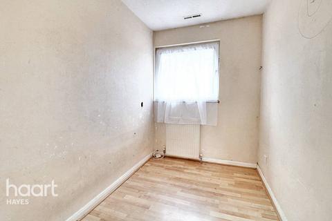 28 Pendula Drive, Hayes, UB4 9PF