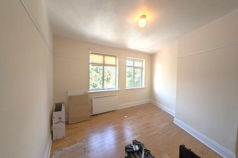 2 bedroom flat to rent, Fulmer Corner, Oxford Road, Gerrards Cross, Buckinghamshire, SL9