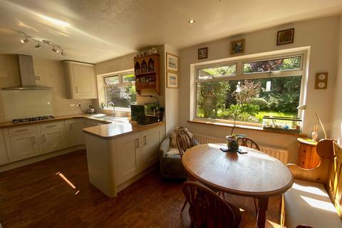 9 Irk Vale Drive, Chadderton, Oldham, OL1 2TW