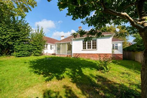 4 bedroom bungalow to rent, Warsash Road, Southampton SO31