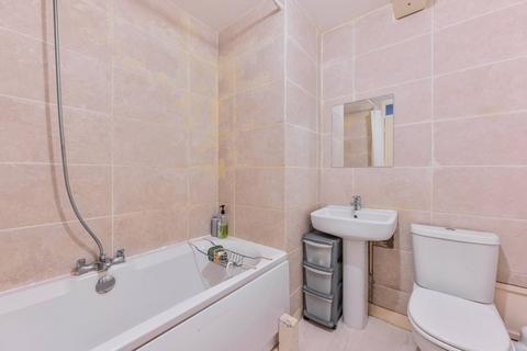 49 Wolftencroft Close, London, SW11 2LB