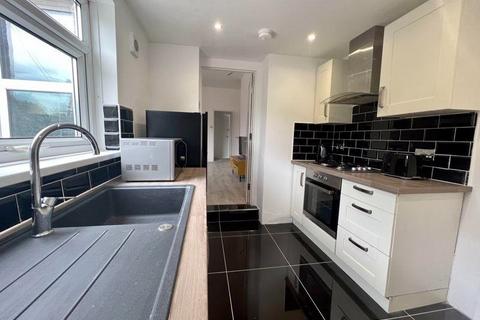1 bedroom in a flat share to rent, Wordsworth Street, Gateshead NE8