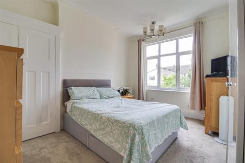 2 bedroom flat for sale, Southview Drive, Westcliff-on-Sea SS0