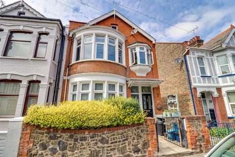 2 bedroom flat for sale, Southview Drive, Westcliff-on-Sea SS0