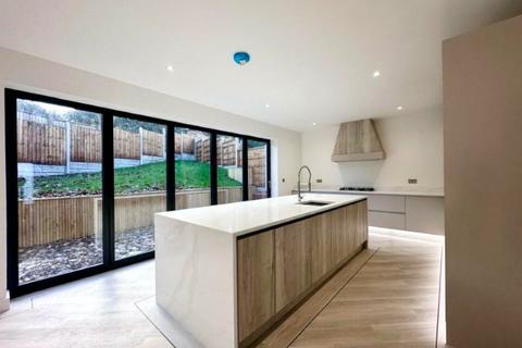 3 bedroom apartment to rent, Aldbourne, London, W12