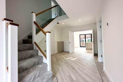 3 bedroom apartment to rent, Aldbourne, London, W12