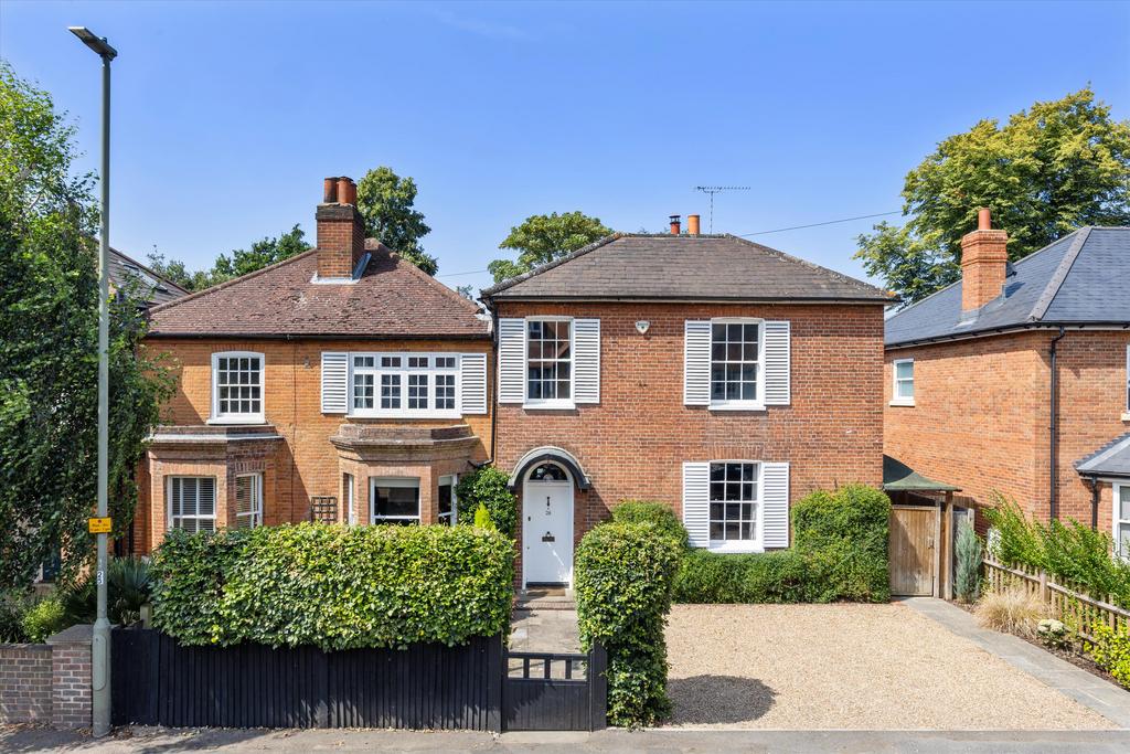 Detached house exterior, driveway