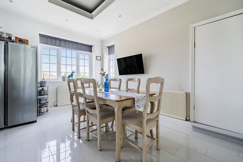 4 bedroom detached house for sale, Bracklesham Road, Hayling Island PO11