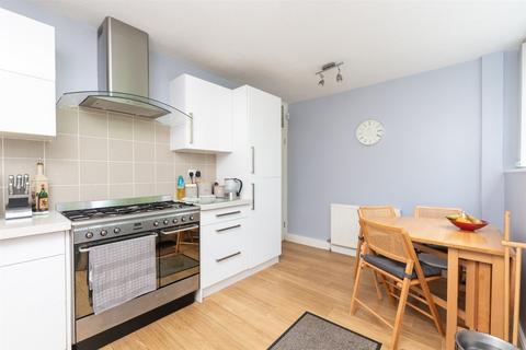 6 Monks Orchard, Dartford, DA1 2TB