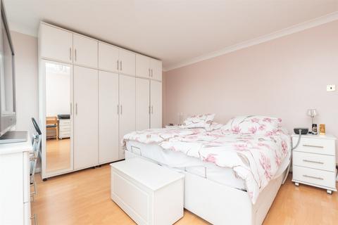 6 Monks Orchard, Dartford, DA1 2TB
