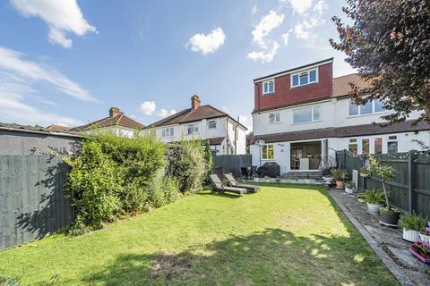 10 Chessington Way, West Wickham, BR4 9NZ