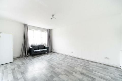 40 Archery Close, Harrow, HA3 7RU