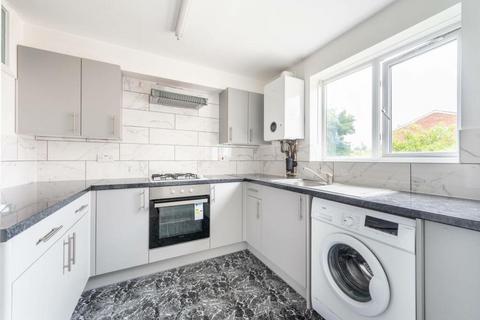 40 Archery Close, Harrow, HA3 7RU