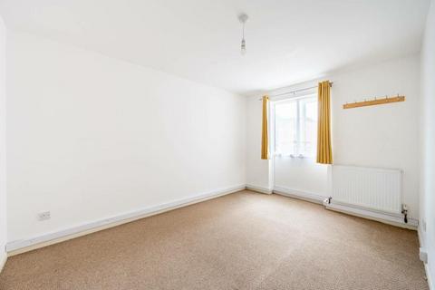 40 Archery Close, Harrow, HA3 7RU