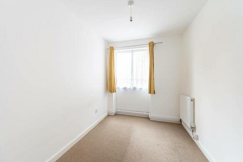 40 Archery Close, Harrow, HA3 7RU