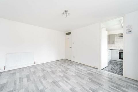 40 Archery Close, Harrow, HA3 7RU