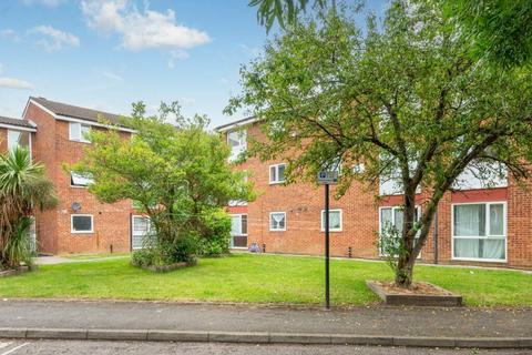 40 Archery Close, Harrow, HA3 7RU