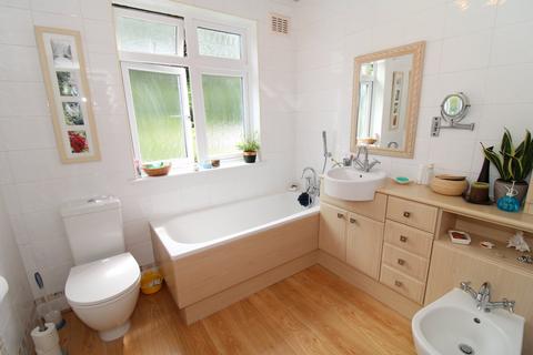 171 Mead Way, Bromley, BR2 9ES