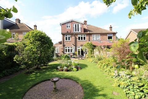 171 Mead Way, Bromley, BR2 9ES