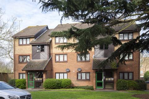 3 Alders Close, London, E11 3RZ